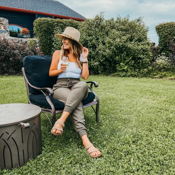 Meet your Posher, Rachel - Picture 2 of 2